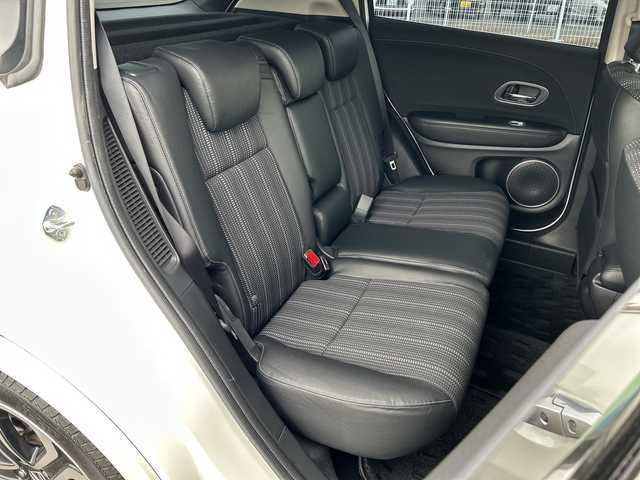 ホンダ ヴェゼル ハイブリッド 富山県 2016(平28)年 4.7万km パール 純正メモリーナビ/【CD/DVD/BT/USB/SD/ipod/フルセグTV】/バックカメラ/ホンダセンシング/クルーズコントロール/レーンキープアシスト/衝突軽減ブレーキ/デジタルインナーミラー/ルーフレール/純正フロアマット/純正１７インチアルミホイール　/ビルトインＥＴＣ/ドライブレコーダー/スマートキー