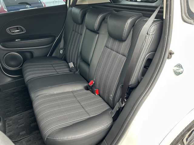 ホンダ ヴェゼル ハイブリッド 富山県 2016(平28)年 4.7万km パール 純正メモリーナビ/【CD/DVD/BT/USB/SD/ipod/フルセグTV】/バックカメラ/ホンダセンシング/クルーズコントロール/レーンキープアシスト/衝突軽減ブレーキ/デジタルインナーミラー/ルーフレール/純正フロアマット/純正１７インチアルミホイール　/ビルトインＥＴＣ/ドライブレコーダー/スマートキー