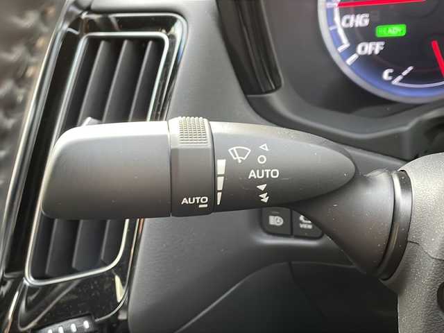 トヨタ クラウン ハイブリッド S Cパッケージ Four 新潟県 2020(令2)年 7万km シルバーM ４WD/純正メモリナビ/（Bluetooth/FM/AM)/ドライブレコーダー/バックカメラ/プッシュスタート/パーキングアシスト/パワーシート/ETC2.0/純正フロアマット/コーナーセンサー（前後）/ノーマルタイヤ積み込み/電格ミラー/ドアバイザー/スペアキー