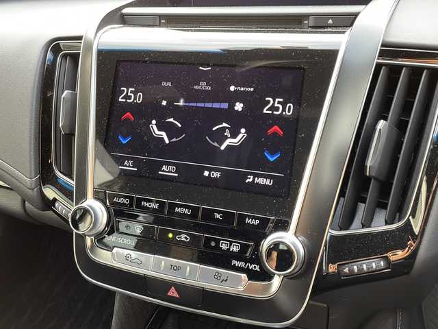 トヨタ クラウン ハイブリッド S Cパッケージ Four 新潟県 2020(令2)年 7万km シルバーM ４WD/純正メモリナビ/（Bluetooth/FM/AM)/ドライブレコーダー/バックカメラ/プッシュスタート/パーキングアシスト/パワーシート/ETC2.0/純正フロアマット/コーナーセンサー（前後）/ノーマルタイヤ積み込み/電格ミラー/ドアバイザー/スペアキー