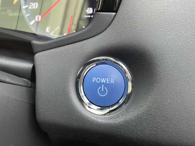 トヨタ クラウン ハイブリッド S Cパッケージ Four 新潟県 2020(令2)年 7万km シルバーM ４WD/純正メモリナビ/（Bluetooth/FM/AM)/ドライブレコーダー/バックカメラ/プッシュスタート/パーキングアシスト/パワーシート/ETC2.0/純正フロアマット/コーナーセンサー（前後）/ノーマルタイヤ積み込み/電格ミラー/ドアバイザー/スペアキー