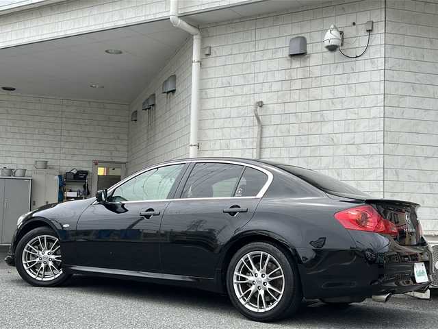 日産 スカイライン 370GT Type S 神奈川県 2013(平25)年 8.4万km スーパーブラック ワンオーナー/純正HDDナビ(CD/DVD/USB/ワンセグTV)/バックカメラ/18インチENKEIアルミホイール/パドルシフト/ハーフレザーシート/D/N席パワーシート/横滑り防止装置/ビルトインETC/オートライト/純正フロアマット/プッシュスタート/ステアリングスイッチ/ISOFIX/スペアキー×1/取扱説明書/保証書