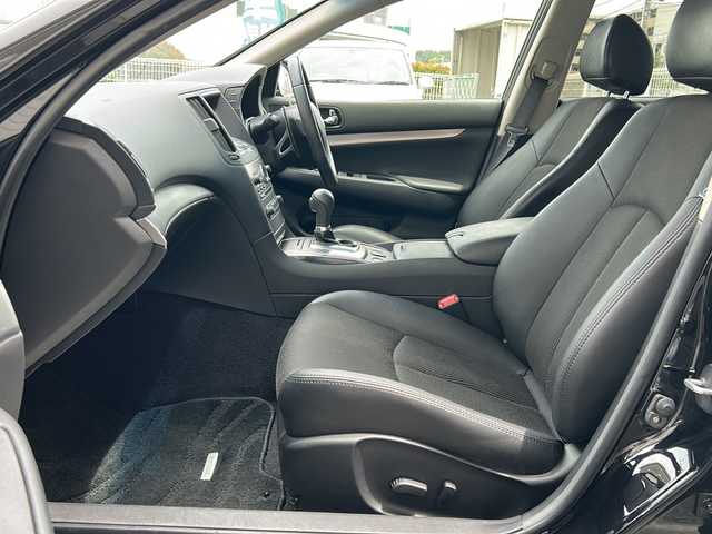 日産 スカイライン 370GT Type S 神奈川県 2013(平25)年 8.4万km スーパーブラック ワンオーナー/純正HDDナビ(CD/DVD/USB/ワンセグTV)/バックカメラ/18インチENKEIアルミホイール/パドルシフト/ハーフレザーシート/D/N席パワーシート/横滑り防止装置/ビルトインETC/オートライト/純正フロアマット/プッシュスタート/ステアリングスイッチ/ISOFIX/スペアキー×1/取扱説明書/保証書