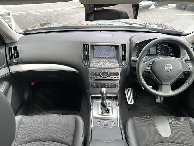 日産 スカイライン 370GT Type S 神奈川県 2013(平25)年 8.4万km スーパーブラック ワンオーナー/純正HDDナビ(CD/DVD/USB/ワンセグTV)/バックカメラ/18インチENKEIアルミホイール/パドルシフト/ハーフレザーシート/D/N席パワーシート/横滑り防止装置/ビルトインETC/オートライト/純正フロアマット/プッシュスタート/ステアリングスイッチ/ISOFIX/スペアキー×1/取扱説明書/保証書