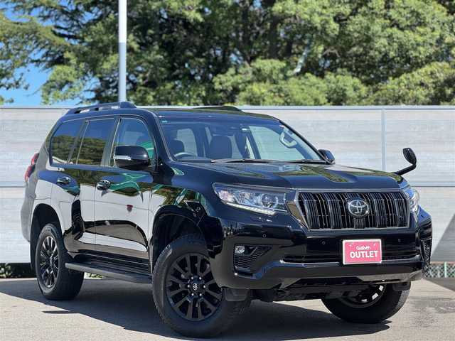 トヨタ ランドクルーザー プラド TX-L 70thアニバーサリーLTD 三重県 2022(令4)年 3.3万km ブラック ワンオーナー/ムーンルーフ/ブラックルーフレール/セーフティセンス/アルパインメモリナビ・地デジTV/・DVD/CD/・Bluetooth/バックカメラ/クリアランスソナー/レーンディパーチャーアラート/レーダークルーズコントロール/サドルタン革シート/・前席パワーシート/・前席快適温熱シート/電動格納シート(3列目)/ビルトインETC/純正18インチアルミホイール/LEDヘッドランプ/・オートライト/オートマチックハイビーム/LEDフォグランプ/プッシュエンジンスタート/スマートキー×2/新車時保証書/取扱説明書