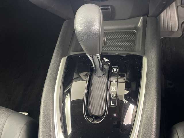 日産 エクストレイル 20X 埼玉県 2018(平30)年 5.2万km ブリリアントホワイトパール 純正ナビ/　（FM/AM/BT/AUX/iPod/HDMI/CD/DVD）/プッシュスタート/パワーバックドア/ビルトインETC/フルセグテレビ/バックカメラ/エマージェンシーブレーキ/ヒーテッドドアミラー/純正フロアマット、/ダウンヒルアシストコントロール/ハーフレザーシート