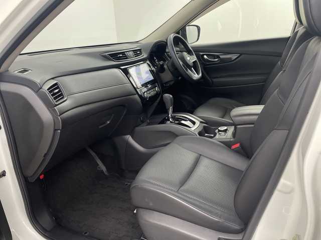 日産 エクストレイル 20X 埼玉県 2018(平30)年 5.2万km ブリリアントホワイトパール 純正ナビ/　（FM/AM/BT/AUX/iPod/HDMI/CD/DVD）/プッシュスタート/パワーバックドア/ビルトインETC/フルセグテレビ/バックカメラ/エマージェンシーブレーキ/ヒーテッドドアミラー/純正フロアマット、/ダウンヒルアシストコントロール/ハーフレザーシート