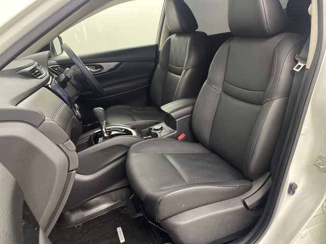 日産 エクストレイル 20X 埼玉県 2018(平30)年 5.2万km ブリリアントホワイトパール 純正ナビ/　（FM/AM/BT/AUX/iPod/HDMI/CD/DVD）/プッシュスタート/パワーバックドア/ビルトインETC/フルセグテレビ/バックカメラ/エマージェンシーブレーキ/ヒーテッドドアミラー/純正フロアマット、/ダウンヒルアシストコントロール/ハーフレザーシート