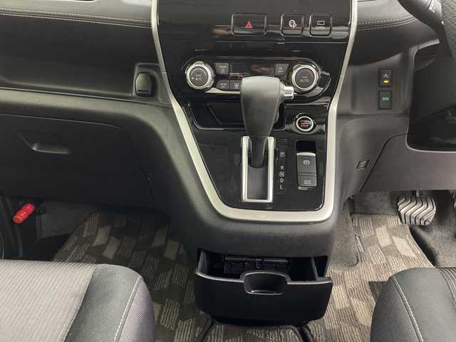 日産 セレナ ハイウェイスターVセレクションⅡ 鹿児島県 2018(平30)年 6万km ダイヤモンドブラック 社外ナビ/（CD/DVD/BT/フルセグTV）/アラウンドビューモニター/プロパイロット/インテリジェントルームミラー/エマージェンシーブレーキ/レーンキープアシスト/電動パーキングブレーキ/オートホールド機能/両側パワースライドドア/リアサンシェード/シートバックテーブル/ドライブレコーダー/スマートキー/プッシュスタート