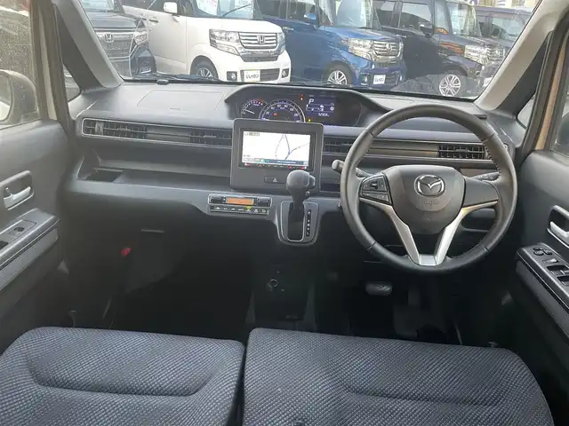 マツダ フレア ハイブリッド XS 福岡県 2017(平29)年 9.3万km ピュアホワイトP (株)IDOMが運営する【じしゃロン八幡西店】の自社ローン専用車両になります。こちらは現金またはオートローンご利用時の価格です。自社ローンご希望の方は別途その旨お申付け下さい/社外ナビ/(Bluetooth/CD/DVD/SD/ipod/フルセグTV)/衝突軽減ブレーキ/車線逸脱防止機能/横滑り防止装置/ヘッドアップディスプレイ/前方ドライブレコーダー/ステアリングスイッチ/バックカメラ/D席ヒートシーター/純正14インチアルミホイール/スペアキー一本/スマートキー