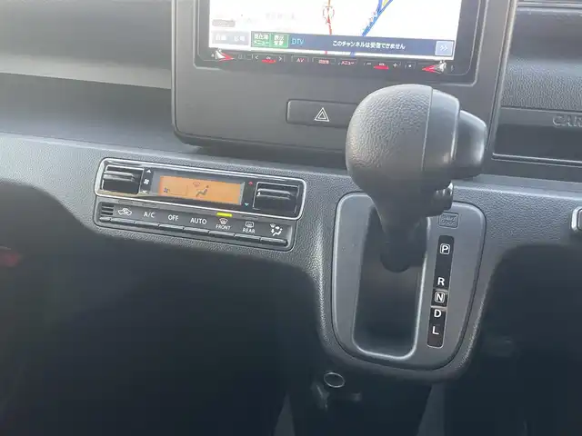 マツダ フレア ハイブリッド XS 福岡県 2017(平29)年 9.3万km ピュアホワイトP (株)IDOMが運営する【じしゃロン八幡西店】の自社ローン専用車両になります。こちらは現金またはオートローンご利用時の価格です。自社ローンご希望の方は別途その旨お申付け下さい/社外ナビ/(Bluetooth/CD/DVD/SD/ipod/フルセグTV)/衝突軽減ブレーキ/車線逸脱防止機能/横滑り防止装置/ヘッドアップディスプレイ/前方ドライブレコーダー/ステアリングスイッチ/バックカメラ/D席ヒートシーター/純正14インチアルミホイール/スペアキー一本/スマートキー