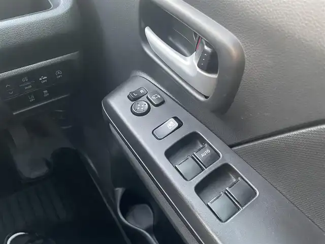 マツダ フレア ハイブリッド XS 福岡県 2017(平29)年 9.3万km ピュアホワイトP (株)IDOMが運営する【じしゃロン八幡西店】の自社ローン専用車両になります。こちらは現金またはオートローンご利用時の価格です。自社ローンご希望の方は別途その旨お申付け下さい/社外ナビ/(Bluetooth/CD/DVD/SD/ipod/フルセグTV)/衝突軽減ブレーキ/車線逸脱防止機能/横滑り防止装置/ヘッドアップディスプレイ/前方ドライブレコーダー/ステアリングスイッチ/バックカメラ/D席ヒートシーター/純正14インチアルミホイール/スペアキー一本/スマートキー