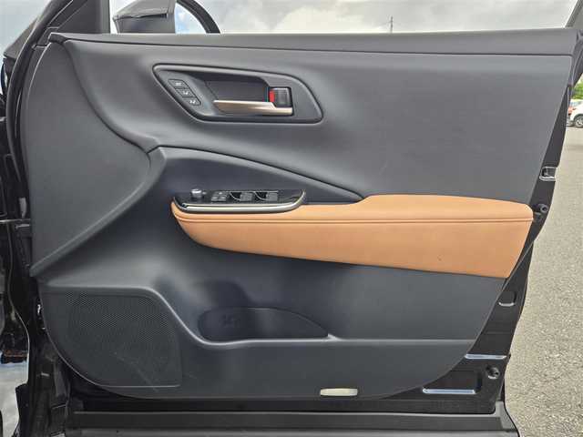 トヨタ クラウン スポーツ Z 鹿児島県 2024(令6)年 1.3万km ブラック レーダークルーズコントロール　/ビルトインＥＴＣ２．０　/ヘッドアップディスプレイ　/ガラスルーフ　/パノラミックビューモニター　/パーキングアシスト　/トヨタチームメイト　/デジタルインナーミラー/D+N席シートヒーター/エアシート/D+N席パワーシート/パワーバックドア/シートメモリー/ワイヤレス充電/プロアクティブドライビングアシスト/アドアンストドライブ(渋滞時支援)/アドバンストパーク(リモート付)/ブラインドスポットモニター/安心降車アシスト(SEA)/後方車両車両接近通知/追突防止サポート機能/前後純正ドライブレコーダー/純正アルミホイール(21インチ)/前後コーナーセンサー/Bluetoothオーディオ/フルセグテレビ/横滑り防止装置/レーンキープアシスト/プッシュスタート/スマートキー