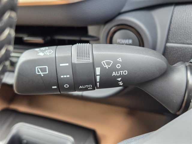 トヨタ クラウン スポーツ Z 鹿児島県 2024(令6)年 1.3万km ブラック レーダークルーズコントロール　/ビルトインＥＴＣ２．０　/ヘッドアップディスプレイ　/ガラスルーフ　/パノラミックビューモニター　/パーキングアシスト　/トヨタチームメイト　/デジタルインナーミラー/D+N席シートヒーター/エアシート/D+N席パワーシート/パワーバックドア/シートメモリー/ワイヤレス充電/プロアクティブドライビングアシスト/アドアンストドライブ(渋滞時支援)/アドバンストパーク(リモート付)/ブラインドスポットモニター/安心降車アシスト(SEA)/後方車両車両接近通知/追突防止サポート機能/前後純正ドライブレコーダー/純正アルミホイール(21インチ)/前後コーナーセンサー/Bluetoothオーディオ/フルセグテレビ/横滑り防止装置/レーンキープアシスト/プッシュスタート/スマートキー