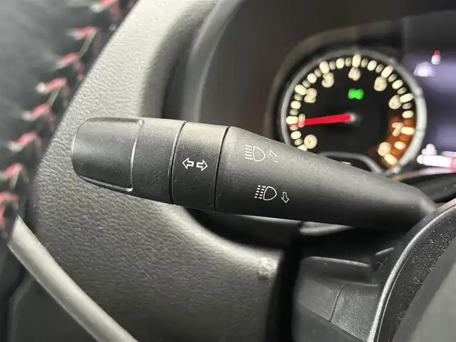 クライスラー・ジープ ジープ レネゲード トレイルホーク 石川県 2017(平29)年 5.6万km 白 4WD/ディスプレイオーディオ/　Bluetooth・AM/FM・USB・AUX/バックカメラ/ETC/ドライブレコーダー/ルーフレール/クルーズコントロール/アンチロック・ブレーキ・システム/横滑り防止装置/後方コーナーセンサー/レーンキープアシスト/ダウンヒルアシストコントロール/パーキングアシスト/エアバッグ（W+サイド）/カーテンエアバッグ/純正アルミホイール/スマートキー