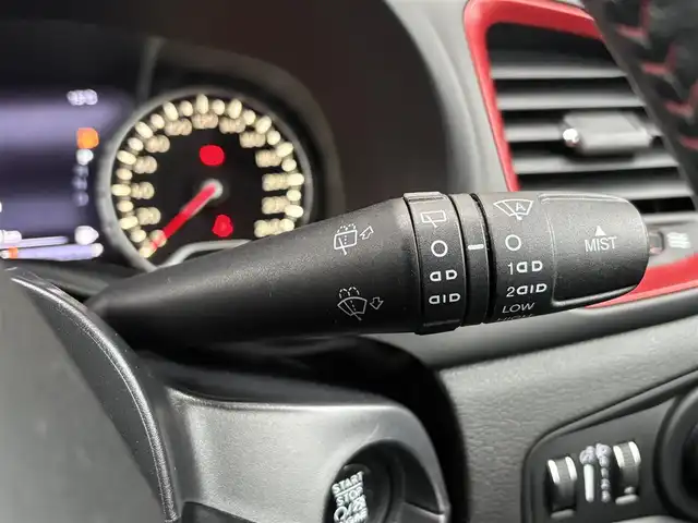 クライスラー・ジープ ジープ レネゲード トレイルホーク 石川県 2017(平29)年 5.6万km 白 4WD/ディスプレイオーディオ/　Bluetooth・AM/FM・USB・AUX/バックカメラ/ETC/ドライブレコーダー/ルーフレール/クルーズコントロール/アンチロック・ブレーキ・システム/横滑り防止装置/後方コーナーセンサー/レーンキープアシスト/ダウンヒルアシストコントロール/パーキングアシスト/エアバッグ（W+サイド）/カーテンエアバッグ/純正アルミホイール/スマートキー