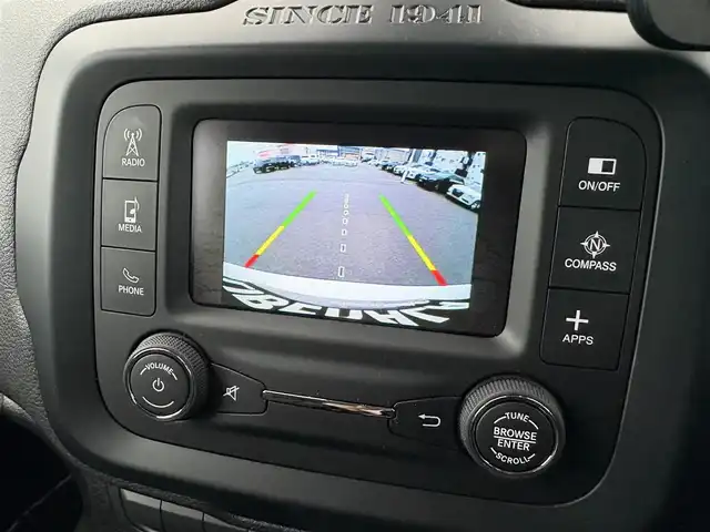 クライスラー・ジープ ジープ レネゲード トレイルホーク 石川県 2017(平29)年 5.6万km 白 4WD/ディスプレイオーディオ/　Bluetooth・AM/FM・USB・AUX/バックカメラ/ETC/ドライブレコーダー/ルーフレール/クルーズコントロール/アンチロック・ブレーキ・システム/横滑り防止装置/後方コーナーセンサー/レーンキープアシスト/ダウンヒルアシストコントロール/パーキングアシスト/エアバッグ（W+サイド）/カーテンエアバッグ/純正アルミホイール/スマートキー