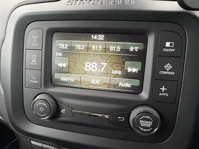 クライスラー・ジープ ジープ レネゲード トレイルホーク 石川県 2017(平29)年 5.6万km 白 4WD/ディスプレイオーディオ/　Bluetooth・AM/FM・USB・AUX/バックカメラ/ETC/ドライブレコーダー/ルーフレール/クルーズコントロール/アンチロック・ブレーキ・システム/横滑り防止装置/後方コーナーセンサー/レーンキープアシスト/ダウンヒルアシストコントロール/パーキングアシスト/エアバッグ（W+サイド）/カーテンエアバッグ/純正アルミホイール/スマートキー