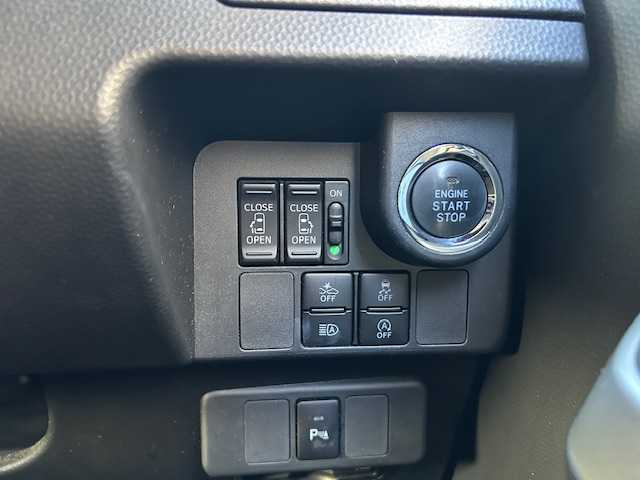 トヨタ ルーミー カスタムG－T 東京都 2019(令1)年 3.8万km ブラックマイカメタリック/パールホワイト2トーン ワンオーナー/純正SDナビフルセグTV/バックカメラ/両側パワースライドドア/衝突被害軽減システム/衝突警報機能（対車両・歩行者）/車線逸脱警報機能/誤発進抑制制御機能/先行車発進お知らせ機能/クルーズコントロール/横滑り防止装置/盗難防止装置/アイドリングストップ/パーキングアシスト/オートライト/オートマチックハイビーム/シルバー加飾付ウレタン製ステアリングホイール/ステアリングスイッチ/Bluetooth接続/シートヒータ/キーフリーシステム/スペアキー/保証書＆取扱説明書付き