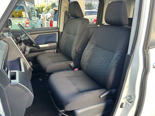 トヨタ ルーミー カスタムG－T 東京都 2019(令1)年 3.8万km ブラックマイカメタリック/パールホワイト2トーン ワンオーナー/純正SDナビフルセグTV/バックカメラ/両側パワースライドドア/衝突被害軽減システム/衝突警報機能（対車両・歩行者）/車線逸脱警報機能/誤発進抑制制御機能/先行車発進お知らせ機能/クルーズコントロール/横滑り防止装置/盗難防止装置/アイドリングストップ/パーキングアシスト/オートライト/オートマチックハイビーム/シルバー加飾付ウレタン製ステアリングホイール/ステアリングスイッチ/Bluetooth接続/シートヒータ/キーフリーシステム/スペアキー/保証書＆取扱説明書付き