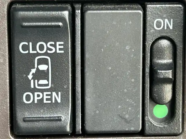 トヨタ タンク X S 岡山県 2018(平30)年 5万km ブラックマイカメタリック 登録時走行距離49404km/ワンオーナー/純正ナビ/地デジTV(AM/FM/CD/DVD/Bluetooth)/バックカメラ/両側スライドドア/ドライブレコーダー/ビルトインETC/プリクラッシュセーフティ/横滑り防止装置/アイドリングストップ/ヘッドライトレベライザー/電動格納ミラー/オートライト/純正フロアマット/プッシュスタート/スマートキー