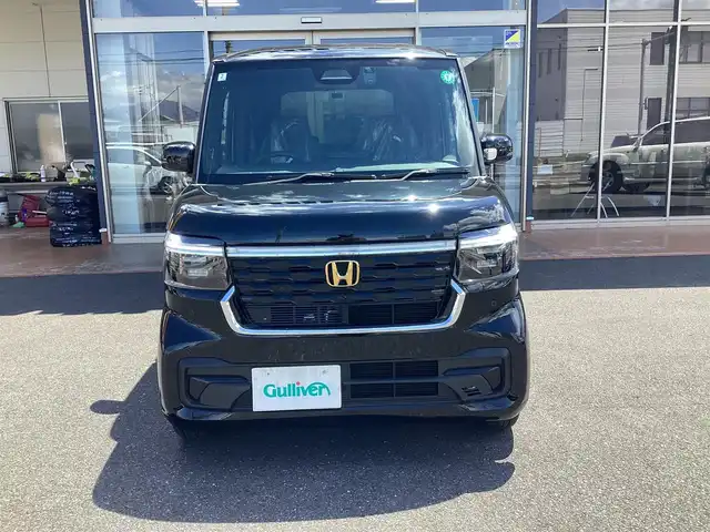 ホンダ Ｎ ＢＯＸ カスタム 栃木県 2024(令6)年 0.1万km クリスタルブラックパール ホンダセンシング/（衝突軽減ブレーキ）/（先行車発進お知らせ機能）/（歩行者事故低減ステアリング）/（路外逸脱抑制機能）/（標識認識機能）/（渋滞追従機能付きアダプティブクルーズコントロール）/（車線維持支援システム）/（誤発進抑制機能）/（後方誤発進抑制機能）/（近距離衝突軽減ブレーキ）/（急アクセル制御機能）/（パーキングセンサーシステム）/（オートハイビーム）/HondaCONNECTforGathers/カーナビ連動前後ドライブレコーダー/マルチビューカメラシステム/前席シートヒーター/両側パワースライドドア/純正フロアマット/純正ドアバイザー/取扱説明書/保証書/リモコンスペアキー×1