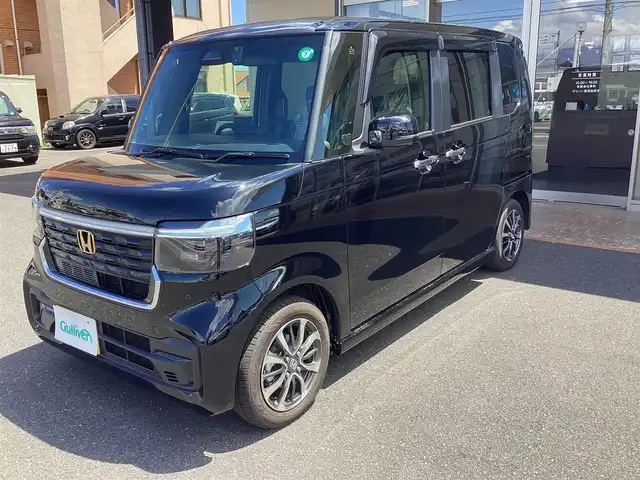 ホンダ Ｎ ＢＯＸ カスタム 栃木県 2024(令6)年 0.1万km クリスタルブラックパール ホンダセンシング/（衝突軽減ブレーキ）/（先行車発進お知らせ機能）/（歩行者事故低減ステアリング）/（路外逸脱抑制機能）/（標識認識機能）/（渋滞追従機能付きアダプティブクルーズコントロール）/（車線維持支援システム）/（誤発進抑制機能）/（後方誤発進抑制機能）/（近距離衝突軽減ブレーキ）/（急アクセル制御機能）/（パーキングセンサーシステム）/（オートハイビーム）/HondaCONNECTforGathers/カーナビ連動前後ドライブレコーダー/マルチビューカメラシステム/前席シートヒーター/両側パワースライドドア/純正フロアマット/純正ドアバイザー/取扱説明書/保証書/リモコンスペアキー×1
