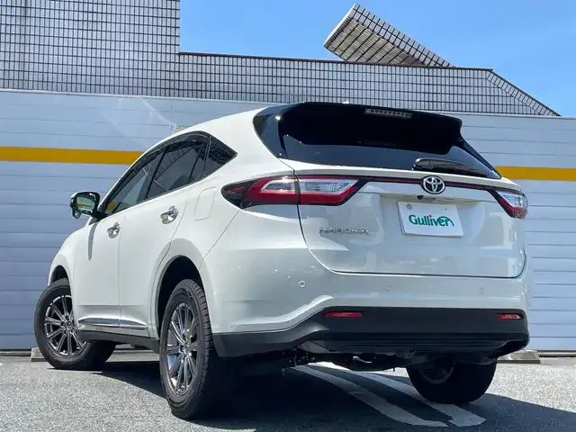 トヨタ ハリアー プレミアム 埼玉県 2018(平30)年 3.4万km ホワイトパールクリスタルシャイン /純正9型メモリナビ//フルセグTV//バックカメラ//CD/DVD/Bluetooth//アダプティブクルーズコントロール//運転席パワーシート//ビルトインETC2.0//スマートキー×2&カードキー//LEDヘッドライト//PCS 衝突軽減ブレーキ//LDA 車線逸脱警報//W.サイド.カーテン.ニーエアバック//ABS//横滑り防止装置//クリアランスソナー//パワーバックドア//ハーフレザーシート//オートライト//LEDフォグランプ//プライバシーガラス//ドアバイザー//社外17インチAW//新車時保証書//取扱説明書//ナビ取説