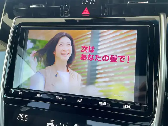 トヨタ ハリアー プレミアム 埼玉県 2018(平30)年 3.4万km ホワイトパールクリスタルシャイン /純正9型メモリナビ//フルセグTV//バックカメラ//CD/DVD/Bluetooth//アダプティブクルーズコントロール//運転席パワーシート//ビルトインETC2.0//スマートキー×2&カードキー//LEDヘッドライト//PCS 衝突軽減ブレーキ//LDA 車線逸脱警報//W.サイド.カーテン.ニーエアバック//ABS//横滑り防止装置//クリアランスソナー//パワーバックドア//ハーフレザーシート//オートライト//LEDフォグランプ//プライバシーガラス//ドアバイザー//社外17インチAW//新車時保証書//取扱説明書//ナビ取説