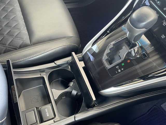 トヨタ ハリアー プレミアム 埼玉県 2018(平30)年 3.4万km ホワイトパールクリスタルシャイン /純正9型メモリナビ//フルセグTV//バックカメラ//CD/DVD/Bluetooth//アダプティブクルーズコントロール//運転席パワーシート//ビルトインETC2.0//スマートキー×2&カードキー//LEDヘッドライト//PCS 衝突軽減ブレーキ//LDA 車線逸脱警報//W.サイド.カーテン.ニーエアバック//ABS//横滑り防止装置//クリアランスソナー//パワーバックドア//ハーフレザーシート//オートライト//LEDフォグランプ//プライバシーガラス//ドアバイザー//社外17インチAW//新車時保証書//取扱説明書//ナビ取説