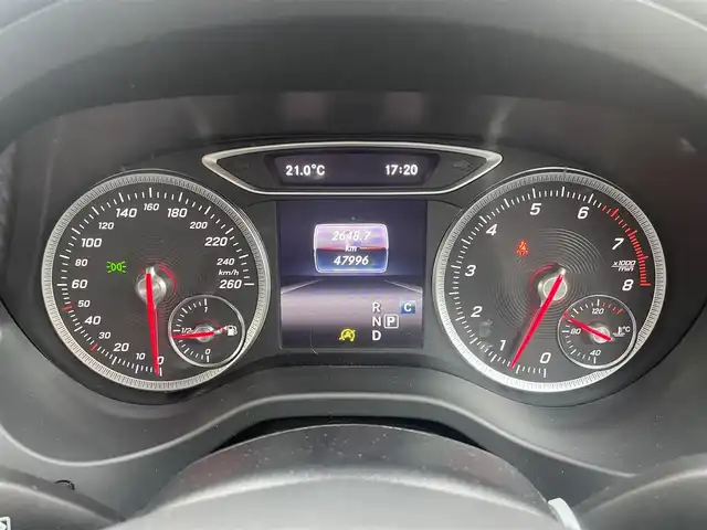 メルセデス・ベンツ Ａ１８０ 千葉県 2018(平30)年 4.8万km カルサイトホワイト ワンオーナー/レーダーセーフティパッケージ/・アクティブブレーキアシスト/・アテンションアシスト/・ブラインドスポットアシスト/・レーンキープアシスト/純正HDDナビ/フルセグTV/DVD/CD/Bluetooth/バックカメラ/ETC/前方ドラレコ/アダプティブクルーズコントロール/ハーフレザーシート/シートヒーターD/N/パワーシートD席/パドルシフト/純正アルミホイール/クリアランスソナー/パドルシフト/LEDヘッドライト/アイドリングストップ/スマートキー/スペアキー/保証書/取扱説明書