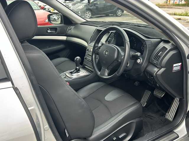 日産 スカイライン 250GT Type S 石川県 2010(平22)年 9.9万km ブリリアントシルバー 純正HDDナビゲーション/【CD Bluetooth ワンセグTV】/前席パワーシート/ハーフレザーシート/バックカメラ/ビルトインETC/オートライト/・フォグランプ/スマートキー/・プッシュスタート/ステアリングスイッチ/パドルシフト/電動格納ミラー/純正フロアマット