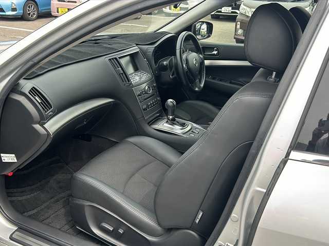 日産 スカイライン 250GT Type S 石川県 2010(平22)年 9.9万km ブリリアントシルバー 純正HDDナビゲーション/【CD Bluetooth ワンセグTV】/前席パワーシート/ハーフレザーシート/バックカメラ/ビルトインETC/オートライト/・フォグランプ/スマートキー/・プッシュスタート/ステアリングスイッチ/パドルシフト/電動格納ミラー/純正フロアマット