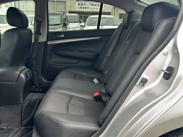 日産 スカイライン 250GT Type S 石川県 2010(平22)年 9.9万km ブリリアントシルバー 純正HDDナビゲーション/【CD Bluetooth ワンセグTV】/前席パワーシート/ハーフレザーシート/バックカメラ/ビルトインETC/オートライト/・フォグランプ/スマートキー/・プッシュスタート/ステアリングスイッチ/パドルシフト/電動格納ミラー/純正フロアマット