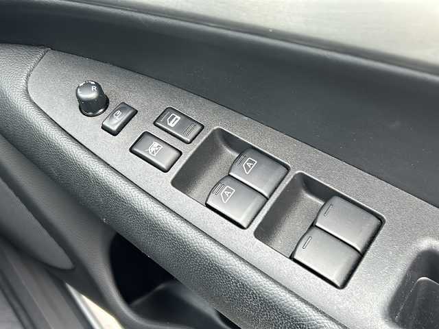 日産 スカイライン 250GT Type S 石川県 2010(平22)年 9.9万km ブリリアントシルバー 純正HDDナビゲーション/【CD Bluetooth ワンセグTV】/前席パワーシート/ハーフレザーシート/バックカメラ/ビルトインETC/オートライト/・フォグランプ/スマートキー/・プッシュスタート/ステアリングスイッチ/パドルシフト/電動格納ミラー/純正フロアマット