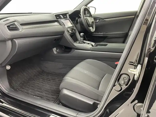 ホンダ シビック ハッチバック ホンダセンシング 熊本県 2018(平30)年 4.8万km クリスタルブラックパール ６速MT/純正7インチナビVXM-195VFi（ＣＤ・ＤＶＤ・フルセグ・ＢＴ・ＳＤ）/バックカメラ　/ビルトインＥＴＣ　/社外前方ドライブレコーダー　/前席シートヒーター　/衝突軽減ブレーキ　/レーンキープアシスト　/横滑り防止　/アイドリングストップ/純正フロアマット/純正１８インチAW/オートライト/LEDヘッドライト/スマートキー/プッシュスタート/スペアキー1本/保証書/取扱説明書
