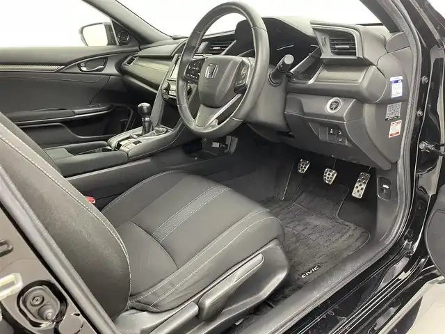ホンダ シビック ハッチバック ホンダセンシング 熊本県 2018(平30)年 4.8万km クリスタルブラックパール ６速MT/純正7インチナビVXM-195VFi（ＣＤ・ＤＶＤ・フルセグ・ＢＴ・ＳＤ）/バックカメラ　/ビルトインＥＴＣ　/社外前方ドライブレコーダー　/前席シートヒーター　/衝突軽減ブレーキ　/レーンキープアシスト　/横滑り防止　/アイドリングストップ/純正フロアマット/純正１８インチAW/オートライト/LEDヘッドライト/スマートキー/プッシュスタート/スペアキー1本/保証書/取扱説明書