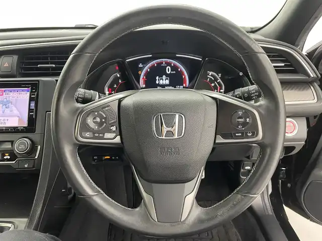ホンダ シビック ハッチバック ホンダセンシング 熊本県 2018(平30)年 4.8万km クリスタルブラックパール ６速MT/純正7インチナビVXM-195VFi（ＣＤ・ＤＶＤ・フルセグ・ＢＴ・ＳＤ）/バックカメラ　/ビルトインＥＴＣ　/社外前方ドライブレコーダー　/前席シートヒーター　/衝突軽減ブレーキ　/レーンキープアシスト　/横滑り防止　/アイドリングストップ/純正フロアマット/純正１８インチAW/オートライト/LEDヘッドライト/スマートキー/プッシュスタート/スペアキー1本/保証書/取扱説明書