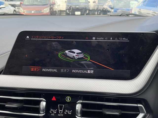 ＢＭＷ １１８ｄ Mスポーツ EDジョイ+ 東京都 2020(令2)年 5.5万km アルピンホワイトⅢ ワンオーナー/新車時保証書　取扱説明書/ドライビングアシスト/インテリジェントセーフティー/レーンチェンジウォーニング/レーンディパーチャーウォーニング/アダプティブクルーズコントロール/アイドリングストップ/純正HDDナビ/USB/BT/ScreenMirroring/バックカメラ　ルームミラー内臓ETC/ドライブレコーダー【前後】/置く充電/運転席メモリー付パワーシート/LEDヘッドライト/オートライト/パワーバックドア/スマートキー×２/革巻きハンドル/コーナーセンサー/純正18インチアルミ