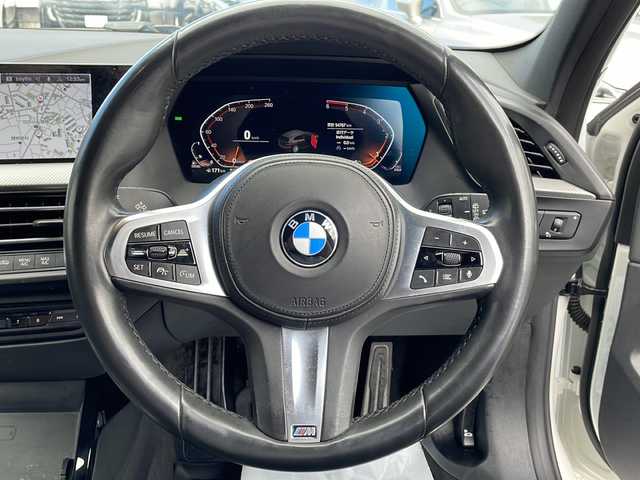 ＢＭＷ １１８ｄ Mスポーツ EDジョイ+ 東京都 2020(令2)年 5.5万km アルピンホワイトⅢ ワンオーナー/新車時保証書　取扱説明書/ドライビングアシスト/インテリジェントセーフティー/レーンチェンジウォーニング/レーンディパーチャーウォーニング/アダプティブクルーズコントロール/アイドリングストップ/純正HDDナビ/USB/BT/ScreenMirroring/バックカメラ　ルームミラー内臓ETC/ドライブレコーダー【前後】/置く充電/運転席メモリー付パワーシート/LEDヘッドライト/オートライト/パワーバックドア/スマートキー×２/革巻きハンドル/コーナーセンサー/純正18インチアルミ