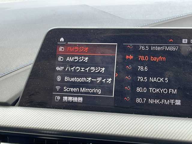 ＢＭＷ １１８ｄ Mスポーツ EDジョイ+ 東京都 2020(令2)年 5.5万km アルピンホワイトⅢ ワンオーナー/新車時保証書　取扱説明書/ドライビングアシスト/インテリジェントセーフティー/レーンチェンジウォーニング/レーンディパーチャーウォーニング/アダプティブクルーズコントロール/アイドリングストップ/純正HDDナビ/USB/BT/ScreenMirroring/バックカメラ　ルームミラー内臓ETC/ドライブレコーダー【前後】/置く充電/運転席メモリー付パワーシート/LEDヘッドライト/オートライト/パワーバックドア/スマートキー×２/革巻きハンドル/コーナーセンサー/純正18インチアルミ