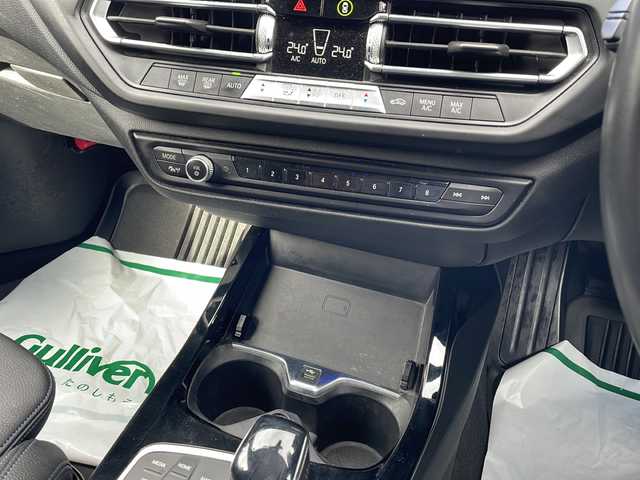 ＢＭＷ １１８ｄ Mスポーツ EDジョイ+ 東京都 2020(令2)年 5.5万km アルピンホワイトⅢ ワンオーナー/新車時保証書　取扱説明書/ドライビングアシスト/インテリジェントセーフティー/レーンチェンジウォーニング/レーンディパーチャーウォーニング/アダプティブクルーズコントロール/アイドリングストップ/純正HDDナビ/USB/BT/ScreenMirroring/バックカメラ　ルームミラー内臓ETC/ドライブレコーダー【前後】/置く充電/運転席メモリー付パワーシート/LEDヘッドライト/オートライト/パワーバックドア/スマートキー×２/革巻きハンドル/コーナーセンサー/純正18インチアルミ