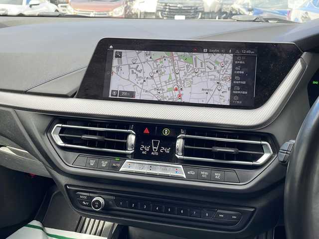 ＢＭＷ １１８ｄ Mスポーツ EDジョイ+ 東京都 2020(令2)年 5.5万km アルピンホワイトⅢ ワンオーナー/新車時保証書　取扱説明書/ドライビングアシスト/インテリジェントセーフティー/レーンチェンジウォーニング/レーンディパーチャーウォーニング/アダプティブクルーズコントロール/アイドリングストップ/純正HDDナビ/USB/BT/ScreenMirroring/バックカメラ　ルームミラー内臓ETC/ドライブレコーダー【前後】/置く充電/運転席メモリー付パワーシート/LEDヘッドライト/オートライト/パワーバックドア/スマートキー×２/革巻きハンドル/コーナーセンサー/純正18インチアルミ