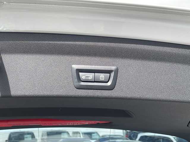 ＢＭＷ １１８ｄ Mスポーツ EDジョイ+ 東京都 2020(令2)年 5.5万km アルピンホワイトⅢ ワンオーナー/新車時保証書　取扱説明書/ドライビングアシスト/インテリジェントセーフティー/レーンチェンジウォーニング/レーンディパーチャーウォーニング/アダプティブクルーズコントロール/アイドリングストップ/純正HDDナビ/USB/BT/ScreenMirroring/バックカメラ　ルームミラー内臓ETC/ドライブレコーダー【前後】/置く充電/運転席メモリー付パワーシート/LEDヘッドライト/オートライト/パワーバックドア/スマートキー×２/革巻きハンドル/コーナーセンサー/純正18インチアルミ