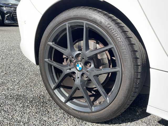 ＢＭＷ １１８ｄ Mスポーツ EDジョイ+ 東京都 2020(令2)年 5.5万km アルピンホワイトⅢ ワンオーナー/新車時保証書　取扱説明書/ドライビングアシスト/インテリジェントセーフティー/レーンチェンジウォーニング/レーンディパーチャーウォーニング/アダプティブクルーズコントロール/アイドリングストップ/純正HDDナビ/USB/BT/ScreenMirroring/バックカメラ　ルームミラー内臓ETC/ドライブレコーダー【前後】/置く充電/運転席メモリー付パワーシート/LEDヘッドライト/オートライト/パワーバックドア/スマートキー×２/革巻きハンドル/コーナーセンサー/純正18インチアルミ