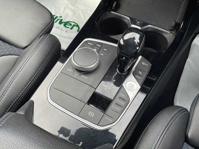 ＢＭＷ １１８ｄ Mスポーツ EDジョイ+ 東京都 2020(令2)年 5.5万km アルピンホワイトⅢ ワンオーナー/新車時保証書　取扱説明書/ドライビングアシスト/インテリジェントセーフティー/レーンチェンジウォーニング/レーンディパーチャーウォーニング/アダプティブクルーズコントロール/アイドリングストップ/純正HDDナビ/USB/BT/ScreenMirroring/バックカメラ　ルームミラー内臓ETC/ドライブレコーダー【前後】/置く充電/運転席メモリー付パワーシート/LEDヘッドライト/オートライト/パワーバックドア/スマートキー×２/革巻きハンドル/コーナーセンサー/純正18インチアルミ