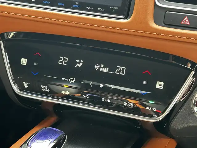 ホンダ ヴェゼル ハイブリッド Z ホンダセンシング 滋賀県 2017(平29)年 6万km プレミアムクリスタルレッドM 純正8インチナビ/【Bluetooth/CD/DVD/フルセグTV/USB/HDMI】/ハーフレザーシート/バックカメラ/ホンダセンシング/・衝突軽減ブレーキ/・歩行者事故低減ステアリング/・アダプティブクルーズコントロール/・LKAS 〈車線維持支援システム〉/・路外逸脱抑制機能/・誤発進抑制機能/・先行車発進お知らせ機能/・標識認識機能/LEDヘッドライト/オートライト/D/Nシートヒーター/ビルトインETC/前方ドライブレコーダー/パドルシフト/純正フロアマット/ドアバイザー/プッシュスタート/スマートキー/ステアリングリモコン