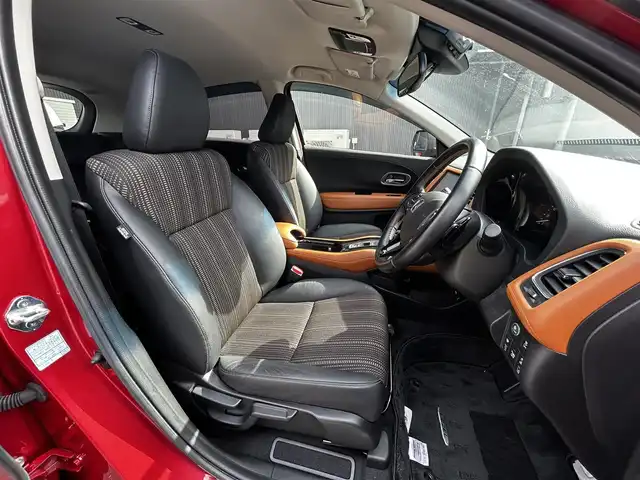ホンダ ヴェゼル ハイブリッド Z ホンダセンシング 滋賀県 2017(平29)年 6万km プレミアムクリスタルレッドM 純正8インチナビ/【Bluetooth/CD/DVD/フルセグTV/USB/HDMI】/ハーフレザーシート/バックカメラ/ホンダセンシング/・衝突軽減ブレーキ/・歩行者事故低減ステアリング/・アダプティブクルーズコントロール/・LKAS 〈車線維持支援システム〉/・路外逸脱抑制機能/・誤発進抑制機能/・先行車発進お知らせ機能/・標識認識機能/LEDヘッドライト/オートライト/D/Nシートヒーター/ビルトインETC/前方ドライブレコーダー/パドルシフト/純正フロアマット/ドアバイザー/プッシュスタート/スマートキー/ステアリングリモコン