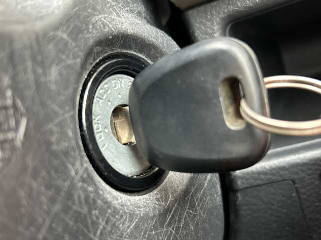 スズキ ワゴンＲ FX 福岡県 2013(平25)年 9.8万km シルキーシルバーメタリック 純正フロアマット/アイドリングストップ