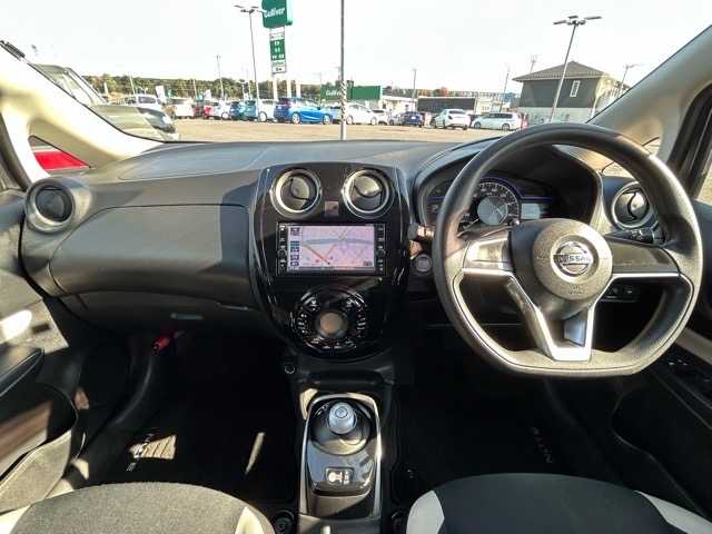 日産 ノート e－パワー X 千葉県 2018(平30)年 5.9万km ダークメタルグレー 純正ナビ/CD/DVD/Bluetooth/フルセグTV/バックカメラ/ETC/エマージェンシーブレーキ/車線逸脱警報/車両接近通報装置/オートハイビーム/プッシュスタート/スマートキー/スペアキー/純正15インチアルミホイール/保証書・取扱説明書/ナビ取扱説明書
